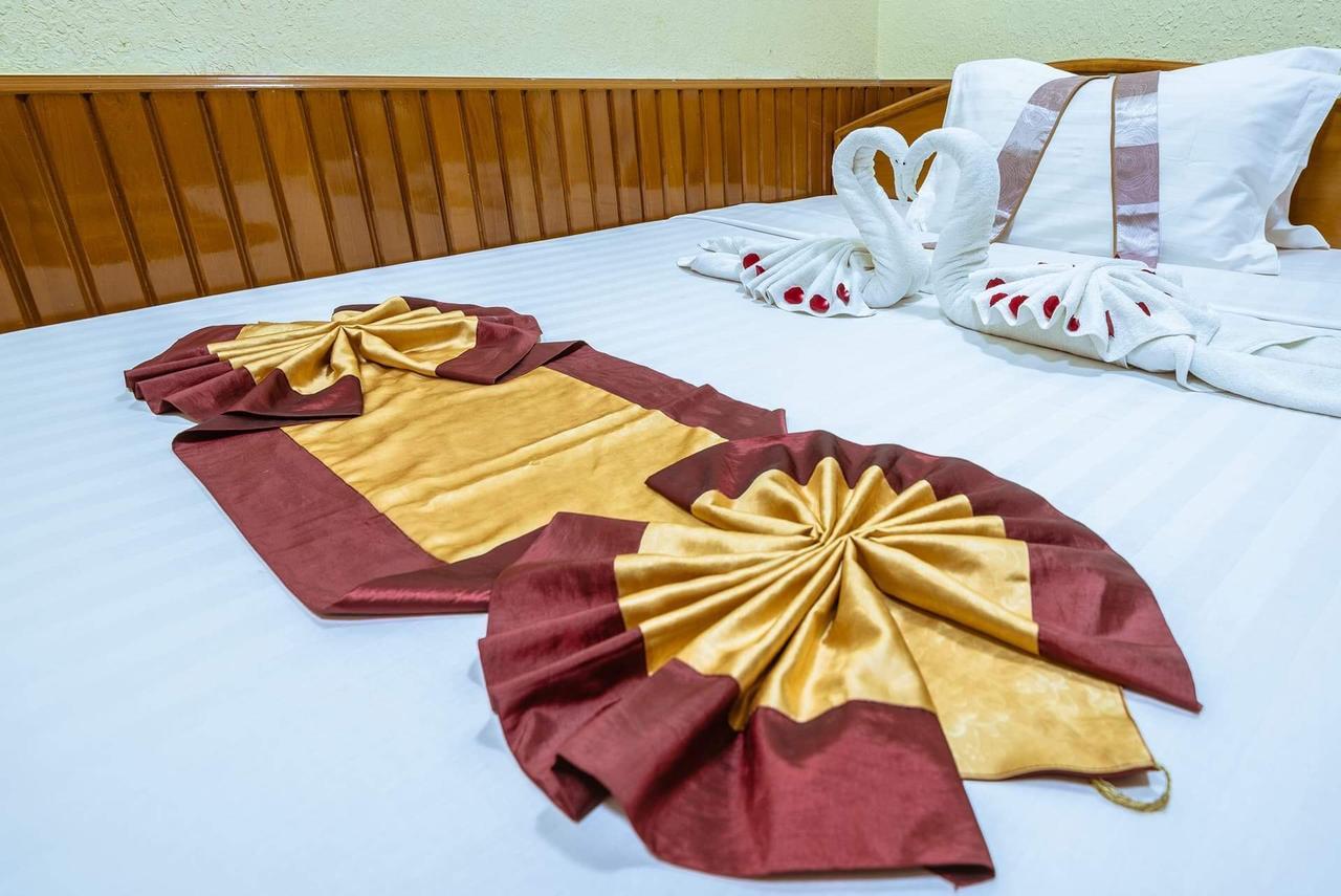 Sunrise Hotel Mandalay Buitenkant foto