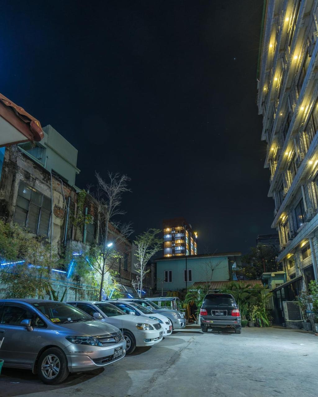 Sunrise Hotel Mandalay Buitenkant foto